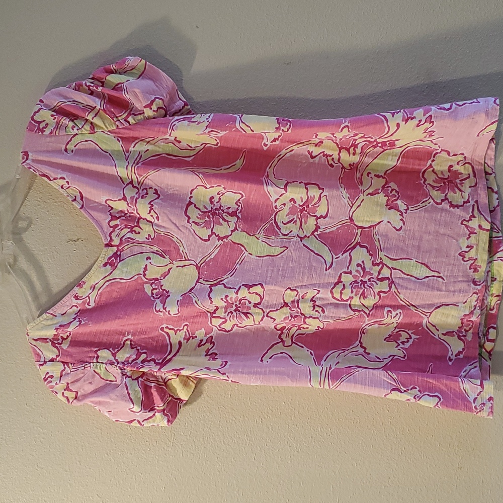 Lilly Pulitzer Vneck T shirt - Picture 2 of 3